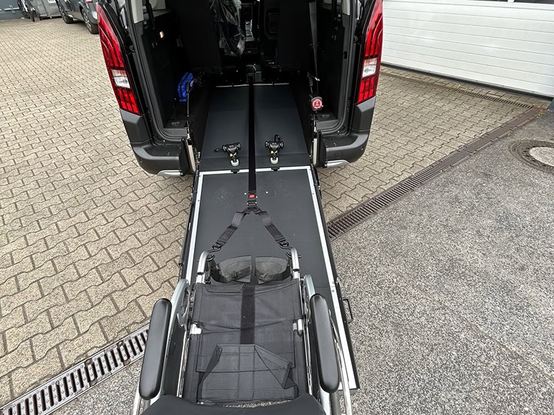 Umgebauter Rollstuhltransport von Royal Mobility